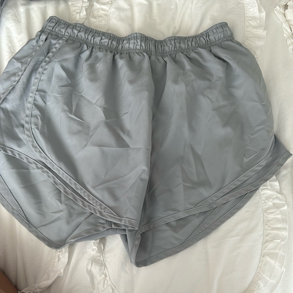 grey nike shorts size medium